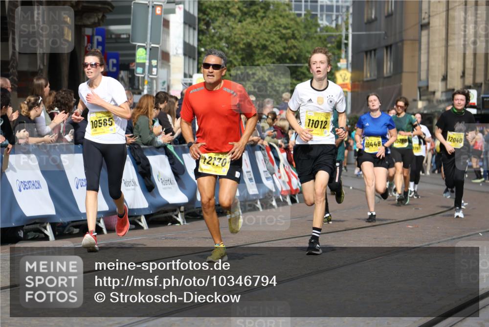 13.09.2026 - 21. swb-Marathon Bremen Strokosch-Dieckow http://msf.ph/oto/10346794 13.09.2026 10:53:20 Ziel 10284, 10304, 10714, 10863, 11038, 11238, 11282, 11386, 11575, 11766, 12019, 12369, 12398, 10222, 10479, 10626, 10757, 10821, 10845, 10886, 11168, 11242, 11379, 11446, 11590, 11800, 12056, 12119, 12308 meine-sportfotos.de