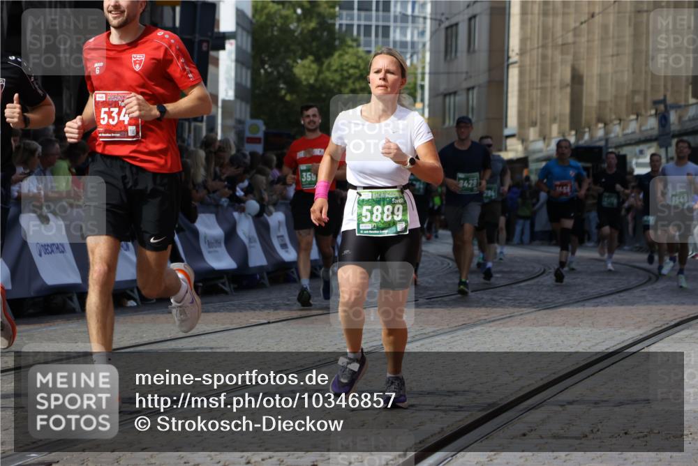 13.09.2026 - 21. swb-Marathon Bremen Strokosch-Dieckow http://msf.ph/oto/10346857 13.09.2026 13:28:15 Ziel 440, 488, 534, 762, 1343, 1456, 1932, 3135, 3480, 3576, 4106, 4133, 4265, 4744, 5462, 6468, 6522, 7042, 7138, 7358, 8188, 8351, 8656, 9067, 9145, 9494, 13069, 13198, 178, 210, 1239, 1380, 1460, 2047, 2977, 3294, 3597, 4250, 5250, 5683, 8429, 8483, 8570, 9064, 9549 meine-sportfotos.de