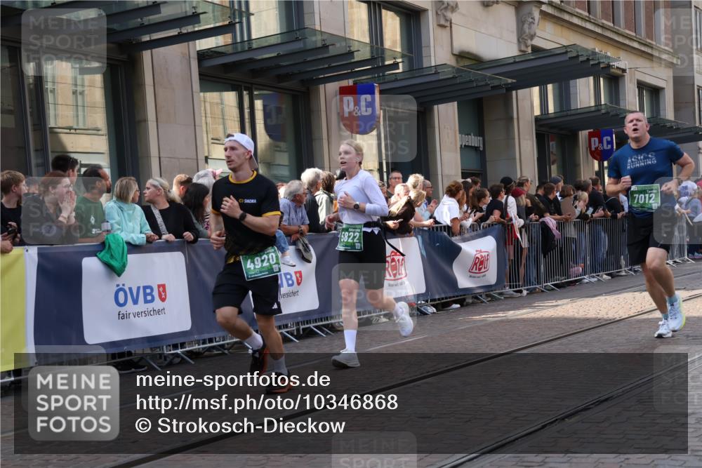13.09.2026 - 21. swb-Marathon Bremen Strokosch-Dieckow http://msf.ph/oto/10346868 13.09.2026 13:30:28 Ziel 244, 625, 800, 834, 1189, 1533, 1771, 1841, 1926, 1941, 2369, 2452, 2723, 2985, 3360, 4206, 4251, 4332, 4342, 4425, 4757, 4920, 5551, 5600, 5681, 5802, 5822, 5900, 6134, 6343, 6347, 6523, 6988, 7012, 7253, 7567, 7645, 7760, 8616, 9290, 9507, 9653, 9692, 9695, 9699, 9767, 9825, 13090, 13215, 881, 1067, 1909, 1938, 2265, 2364, 2900, 3163, 3164, 3425, 4058, 4415, 4748, 4763, 5506, 5615, 7821, 8090, 8169, 8314, 8494 meine-sportfotos.de