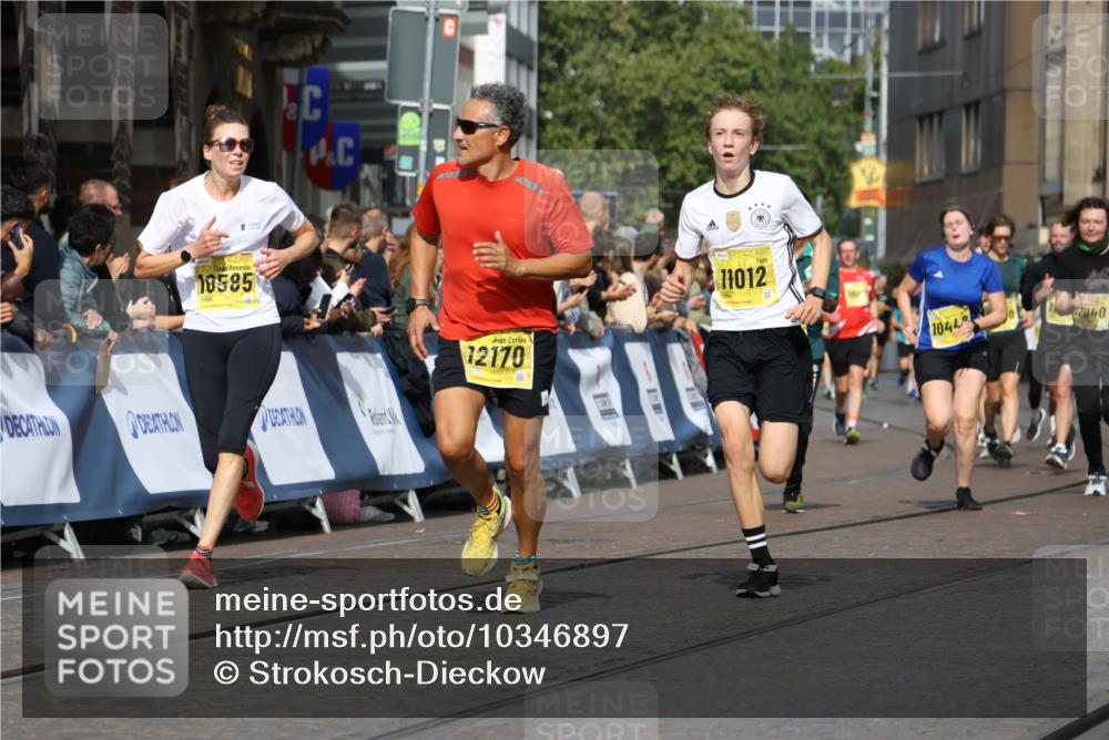 13.09.2026 - 21. swb-Marathon Bremen Strokosch-Dieckow http://msf.ph/oto/10346897 13.09.2026 10:53:20 Ziel 10284, 10304, 10714, 10863, 11038, 11238, 11282, 11386, 11575, 11766, 12019, 12369, 12398, 10222, 10479, 10626, 10757, 10821, 10845, 10886, 11168, 11242, 11379, 11446, 11590, 11800, 12056, 12119, 12308 meine-sportfotos.de