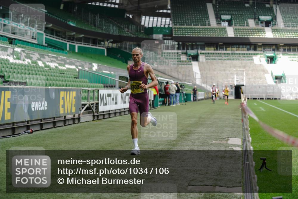 13.09.2026 - 21. swb-Marathon Bremen Michael Burmester http://msf.ph/oto/10347106 13.09.2026 10:14:32 Laufen im Stadion 13525 meine-sportfotos.de