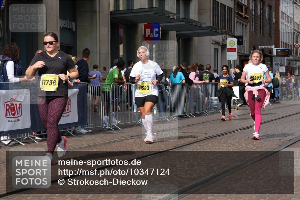 13.09.2026 - 21. swb-Marathon Bremen Strokosch-Dieckow http://msf.ph/oto/10347124 13.09.2026 11:10:27 Ziel 10148, 10163, 10247, 10422, 10461, 10462, 10547, 10768, 10792, 10911, 11043, 11047, 11283, 11298, 11300, 11309, 11327, 11335, 11465, 11513, 11583, 11736, 11756, 11846, 12183, 10002, 10169, 10247, 10361, 10362, 10422, 10706, 10719, 10791, 10890, 10963, 11080, 11382, 11725, 11732, 11933, 11957, 11982, 12117, 12207, 12227, 12293, 12454, 12550 meine-sportfotos.de