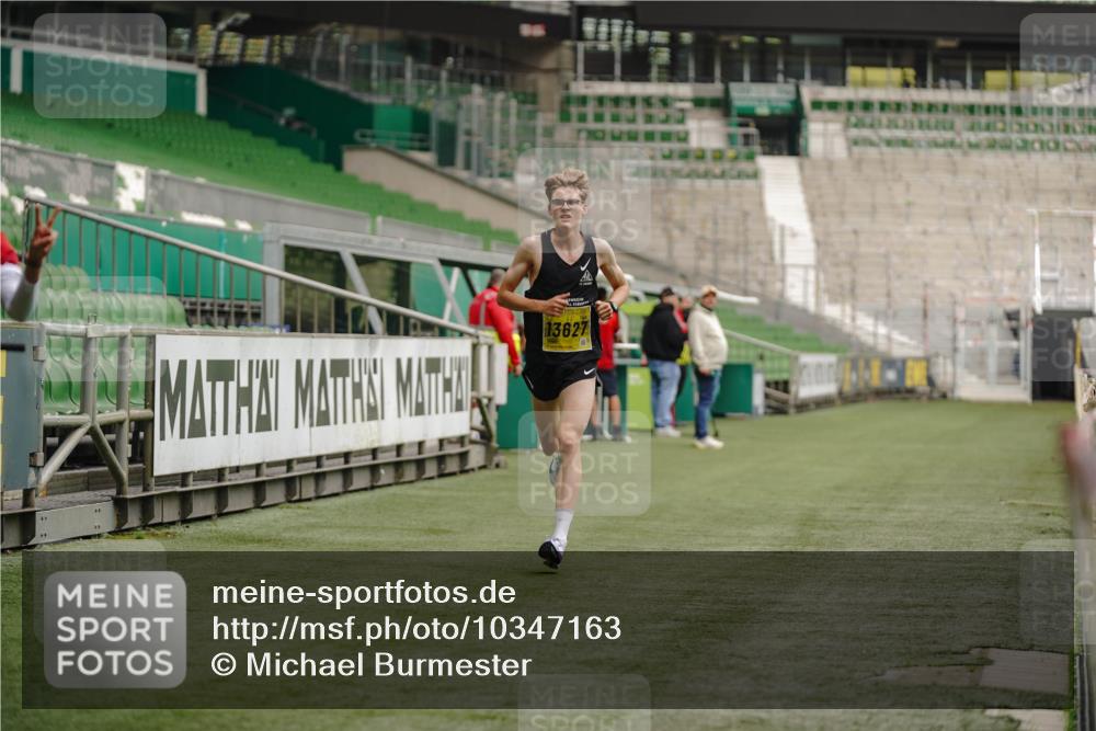 13.09.2026 - 21. swb-Marathon Bremen Michael Burmester http://msf.ph/oto/10347163 13.09.2026 10:14:48 Laufen im Stadion 13525, 13627 meine-sportfotos.de