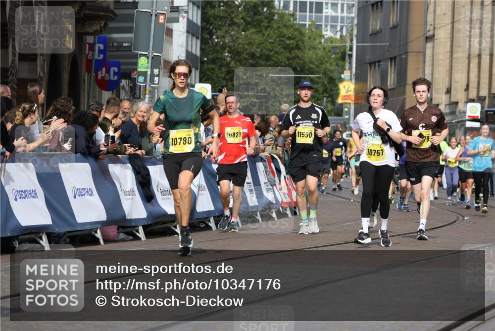 13.09.2026 - 21. swb-Marathon Bremen Strokosch-Dieckow http://msf.ph/oto/10347176 13.09.2026 10:53:27 Ziel 10284, 10448, 10585, 10714, 10863, 11012, 11238, 11282, 11575, 11766, 12170, 12369, 12398, 12461, 10141, 10222, 10227, 10478, 10479, 10626, 10838, 10845, 10905, 11242, 11446, 11502, 11800, 12119, 12331, 12341, 13597 meine-sportfotos.de