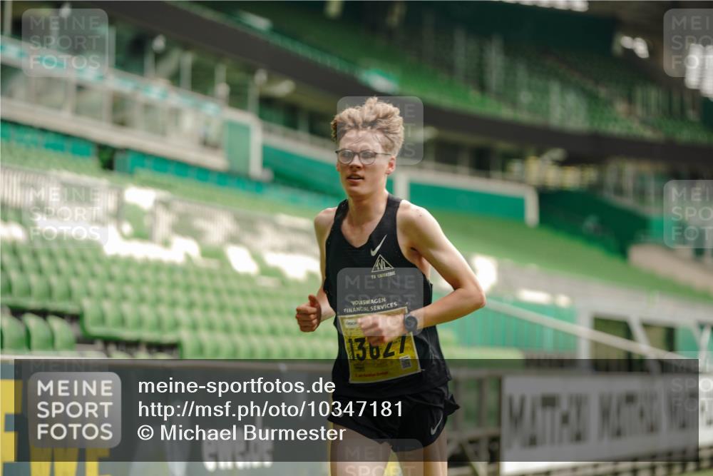 13.09.2026 - 21. swb-Marathon Bremen Michael Burmester http://msf.ph/oto/10347181 13.09.2026 10:14:51 Laufen im Stadion 13525, 13627 meine-sportfotos.de