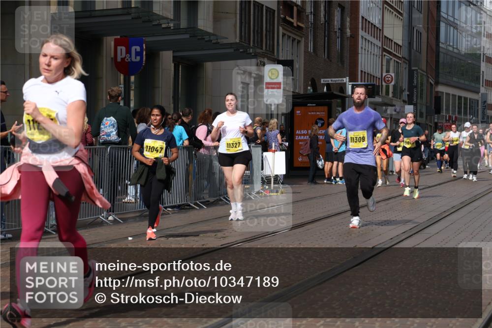 13.09.2026 - 21. swb-Marathon Bremen Strokosch-Dieckow http://msf.ph/oto/10347189 13.09.2026 11:10:29 Ziel 10148, 10163, 10461, 10462, 10547, 10768, 10792, 10841, 10911, 11043, 11047, 11237, 11283, 11298, 11309, 11327, 11335, 11465, 11513, 11583, 11736, 11756, 11846, 12183, 10002, 10169, 10247, 10361, 10362, 10422, 10706, 10719, 10768, 10791, 10890, 10963, 11080, 11300, 11382, 11725, 11732, 11933, 11957, 11982, 12117, 12227, 12293, 12454, 12550 meine-sportfotos.de