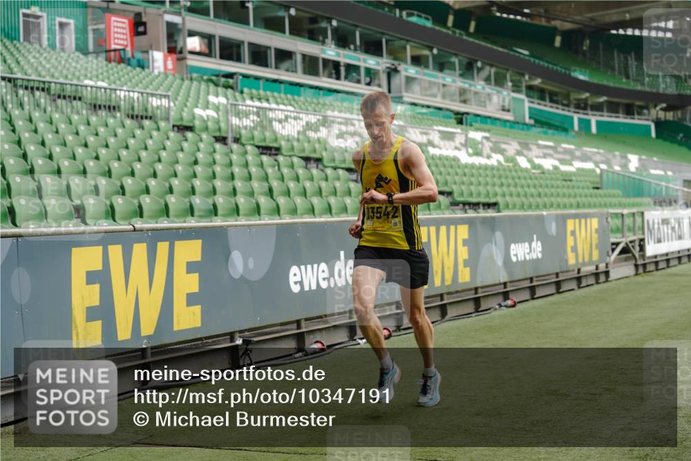 13.09.2026 - 21. swb-Marathon Bremen Michael Burmester http://msf.ph/oto/10347191 13.09.2026 10:16:13 Laufen im Stadion 10597, 12272, 13501, 13515, 13517, 13525, 13542, 13547, 13567, 13623, 13627, 13635 meine-sportfotos.de
