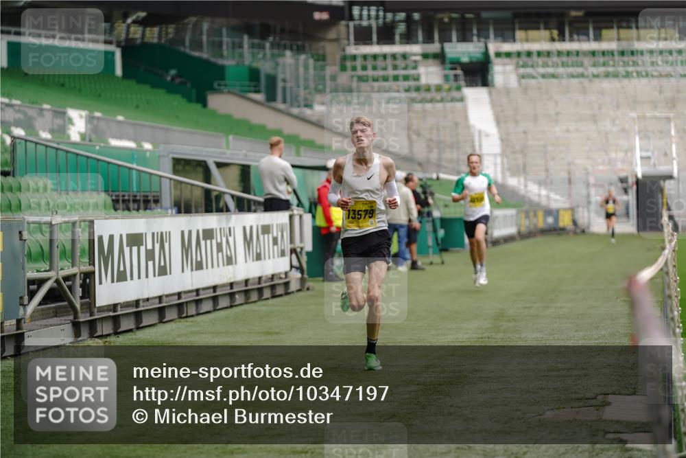 13.09.2026 - 21. swb-Marathon Bremen Michael Burmester http://msf.ph/oto/10347197 13.09.2026 10:16:16 Laufen im Stadion 10597, 12272, 13501, 13515, 13517, 13525, 13542, 13547, 13567, 13579, 13623, 13627, 13635 meine-sportfotos.de