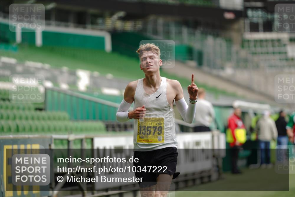 13.09.2026 - 21. swb-Marathon Bremen Michael Burmester http://msf.ph/oto/10347222 13.09.2026 10:16:17 Laufen im Stadion 10597, 12272, 13501, 13510, 13515, 13517, 13525, 13542, 13547, 13567, 13579, 13623, 13627, 13635 meine-sportfotos.de