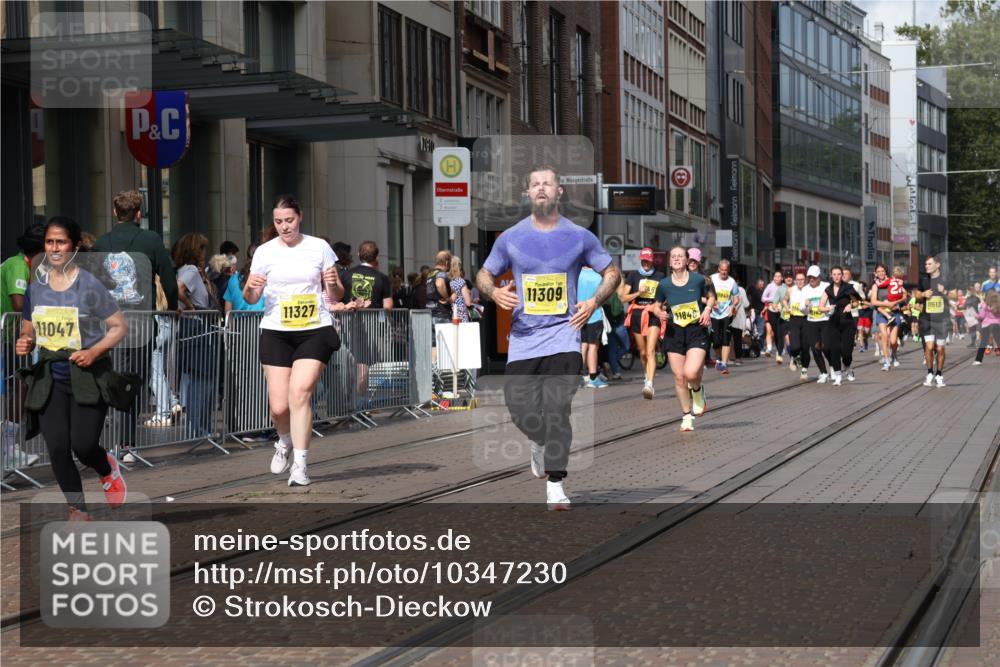 13.09.2026 - 21. swb-Marathon Bremen Strokosch-Dieckow http://msf.ph/oto/10347230 13.09.2026 11:10:30 Ziel 10148, 10163, 10461, 10462, 10547, 10653, 10792, 10841, 10911, 11043, 11047, 11237, 11283, 11298, 11309, 11327, 11335, 11465, 11513, 11583, 11736, 11756, 11846, 11993, 12183, 10002, 10169, 10247, 10361, 10362, 10422, 10706, 10719, 10768, 10791, 10890, 10963, 11080, 11283, 11298, 11300, 11382, 11725, 11732, 11933, 11957, 11982, 12117, 12183, 12227, 12293, 12454, 12550 meine-sportfotos.de