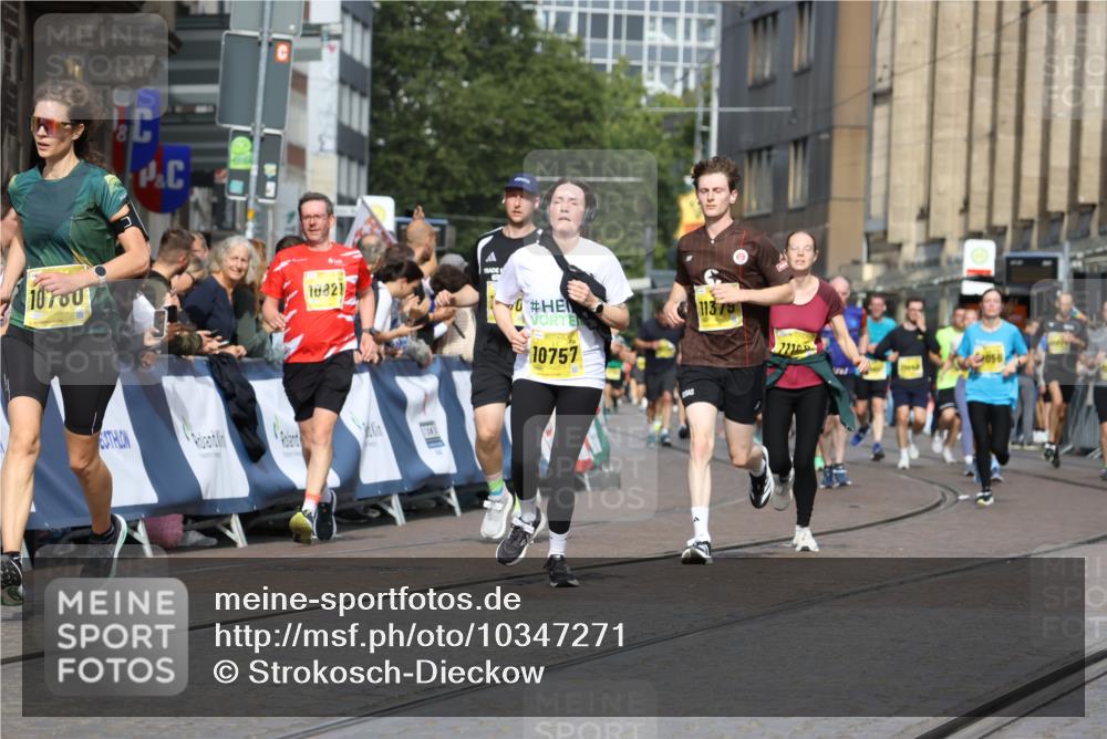 13.09.2026 - 21. swb-Marathon Bremen Strokosch-Dieckow http://msf.ph/oto/10347271 13.09.2026 10:53:28 Ziel 10284, 10448, 10585, 10714, 10863, 11012, 11238, 11282, 11575, 11766, 12040, 12170, 12275, 12369, 12398, 12461, 10141, 10174, 10222, 10227, 10478, 10479, 10626, 10838, 10845, 10905, 11242, 11446, 11502, 11800, 12119, 12331, 12341, 13597 meine-sportfotos.de