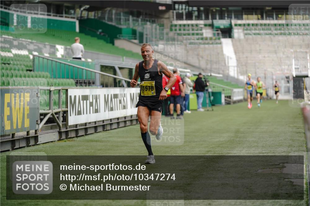 13.09.2026 - 21. swb-Marathon Bremen Michael Burmester http://msf.ph/oto/10347274 13.09.2026 10:16:32 Laufen im Stadion 10597, 12272, 13501, 13510, 13515, 13517, 13525, 13542, 13547, 13567, 13576, 13579, 13623, 13627, 13635 meine-sportfotos.de