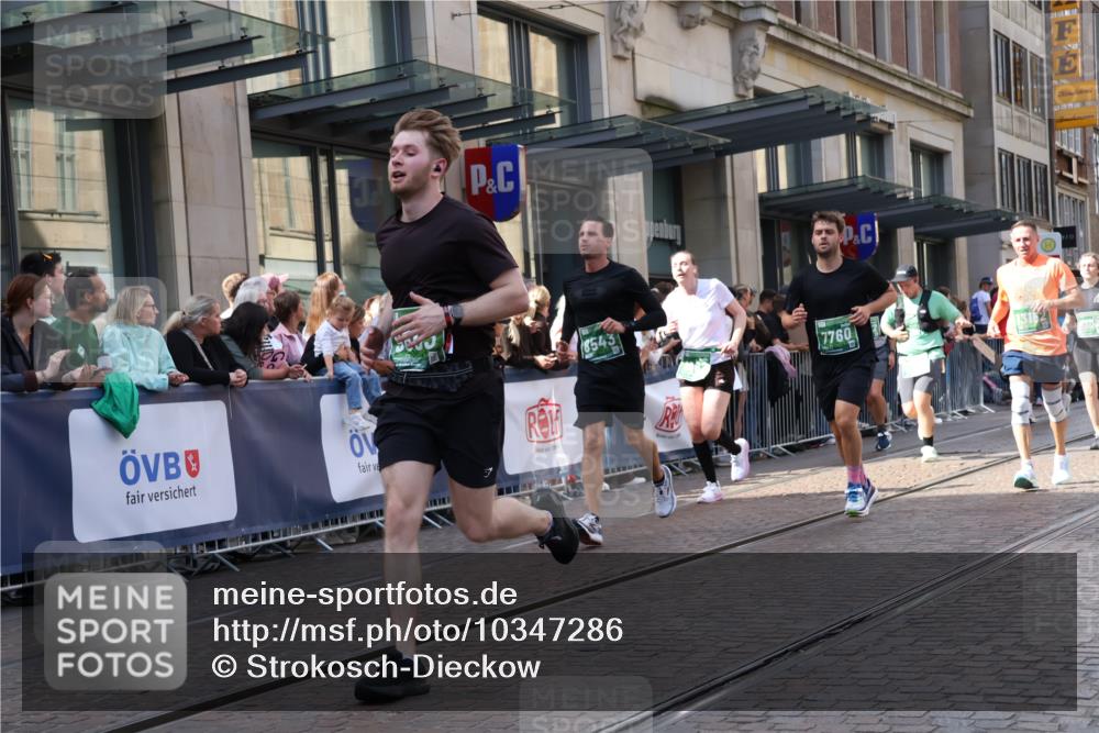 13.09.2026 - 21. swb-Marathon Bremen Strokosch-Dieckow http://msf.ph/oto/10347286 13.09.2026 13:30:39 Ziel 244, 1189, 1479, 1533, 1771, 1841, 1941, 2513, 2802, 2902, 2985, 3360, 3800, 4251, 4647, 4920, 5600, 5681, 5802, 5822, 5846, 5900, 6307, 6419, 6732, 7012, 7198, 7359, 7637, 7760, 7798, 7882, 8382, 8543, 8616, 9274, 9290, 9507, 9653, 9767, 9937, 9958, 9962, 9976, 13152, 13215, 625, 800, 834, 1067, 1926, 2265, 2369, 2452, 2723, 2900, 3163, 3164, 3425, 4058, 4206, 4332, 4342, 4415, 4425, 4748, 4757, 5506, 5551, 7821, 8090, 8169, 8314, 8494 meine-sportfotos.de