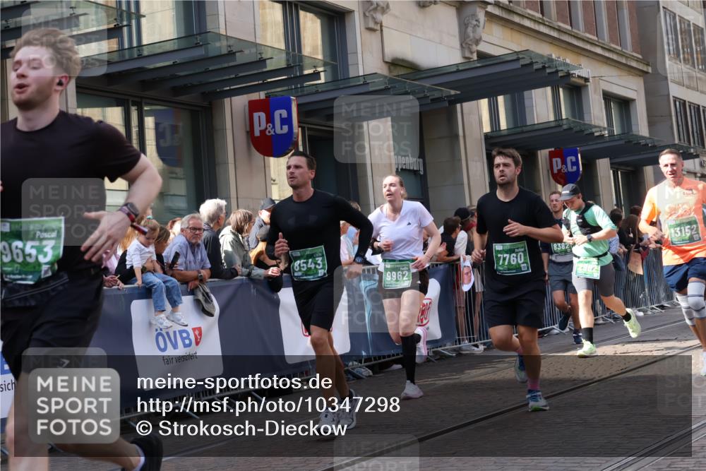 13.09.2026 - 21. swb-Marathon Bremen Strokosch-Dieckow http://msf.ph/oto/10347298 13.09.2026 13:30:39 Ziel 244, 1189, 1479, 1533, 1771, 1841, 1941, 2513, 2802, 2902, 2985, 3360, 3800, 4251, 4647, 4920, 5600, 5681, 5802, 5822, 5846, 5900, 6307, 6419, 6732, 7012, 7198, 7359, 7637, 7760, 7798, 7882, 8382, 8543, 8616, 9274, 9290, 9507, 9653, 9767, 9937, 9958, 9962, 9976, 13152, 13215, 625, 800, 834, 1067, 1926, 2265, 2369, 2452, 2723, 2900, 3163, 3164, 3425, 4058, 4206, 4332, 4342, 4415, 4425, 4748, 4757, 5506, 5551, 7821, 8090, 8169, 8314, 8494 meine-sportfotos.de