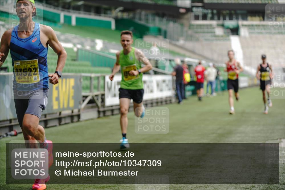 13.09.2026 - 21. swb-Marathon Bremen Michael Burmester http://msf.ph/oto/10347309 13.09.2026 10:16:44 Laufen im Stadion 10597, 12272, 13501, 13510, 13515, 13517, 13522, 13542, 13547, 13561, 13567, 13569, 13576, 13579, 13623, 13627, 13635 meine-sportfotos.de