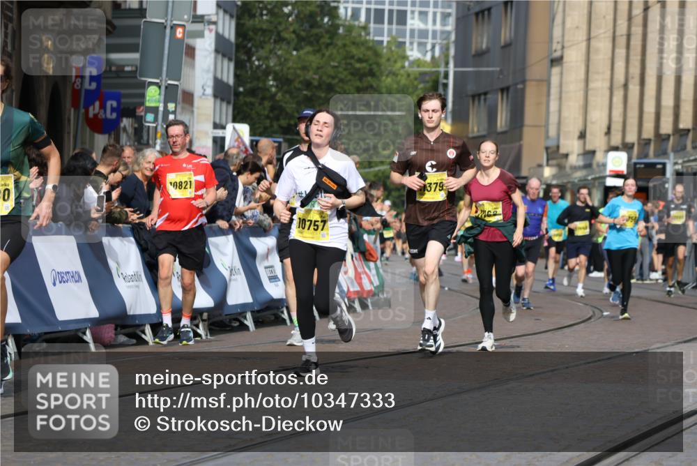 13.09.2026 - 21. swb-Marathon Bremen Strokosch-Dieckow http://msf.ph/oto/10347333 13.09.2026 10:53:28 Ziel 10284, 10448, 10585, 10714, 10863, 11012, 11238, 11282, 11575, 11766, 12040, 12170, 12275, 12369, 12398, 12461, 10141, 10174, 10222, 10227, 10478, 10479, 10626, 10838, 10845, 10905, 11242, 11446, 11502, 11800, 12119, 12331, 12341, 13597 meine-sportfotos.de
