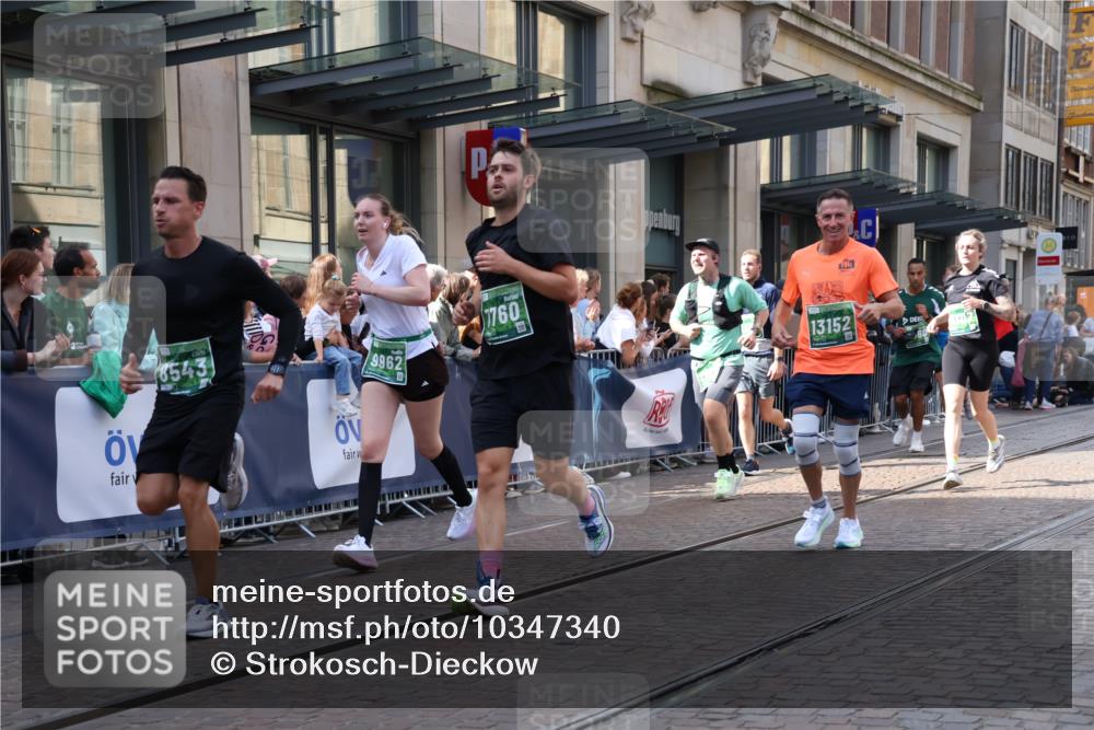 13.09.2026 - 21. swb-Marathon Bremen Strokosch-Dieckow http://msf.ph/oto/10347340 13.09.2026 13:30:40 Ziel 244, 1189, 1479, 1533, 1771, 1841, 1941, 2513, 2802, 2902, 2985, 3360, 3800, 4251, 4647, 4920, 5600, 5681, 5802, 5822, 5846, 5900, 6307, 6419, 6732, 7012, 7198, 7359, 7637, 7760, 7798, 7882, 8382, 8543, 8616, 9274, 9290, 9507, 9653, 9767, 9937, 9958, 9962, 9969, 9976, 9977, 13152, 13215, 625, 800, 834, 1067, 1771, 1926, 2265, 2369, 2452, 2723, 2900, 2985, 3163, 3164, 3425, 4058, 4206, 4332, 4342, 4415, 4425, 4748, 4757, 4920, 5506, 5551, 7821, 8090, 8169, 8314, 8494 meine-sportfotos.de