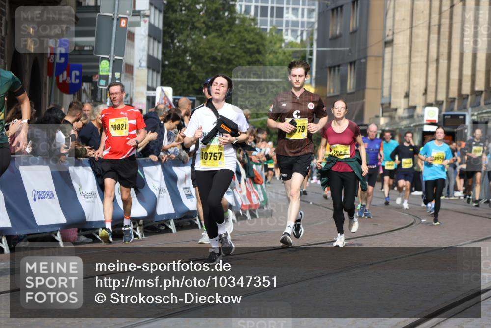 13.09.2026 - 21. swb-Marathon Bremen Strokosch-Dieckow http://msf.ph/oto/10347351 13.09.2026 10:53:28 Ziel 10284, 10448, 10585, 10714, 10863, 11012, 11238, 11282, 11575, 11766, 12040, 12170, 12275, 12369, 12398, 12461, 10141, 10174, 10222, 10227, 10478, 10479, 10626, 10838, 10845, 10905, 11242, 11446, 11502, 11800, 12119, 12331, 12341, 13597 meine-sportfotos.de