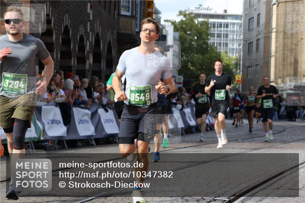 13.09.2026 - 21. swb-Marathon Bremen Strokosch-Dieckow http://msf.ph/oto/10347382 13.09.2026 13:28:22 Ziel 488, 1343, 1456, 3480, 3576, 4106, 4133, 4265, 5360, 5462, 6468, 7926, 8188, 8656, 9067, 9145, 9167, 9168, 9543, 9738, 9881, 13069, 613, 1239, 1914, 2764, 3028, 4250, 5683, 6914, 6957, 8483, 8570, 8938, 9064 meine-sportfotos.de