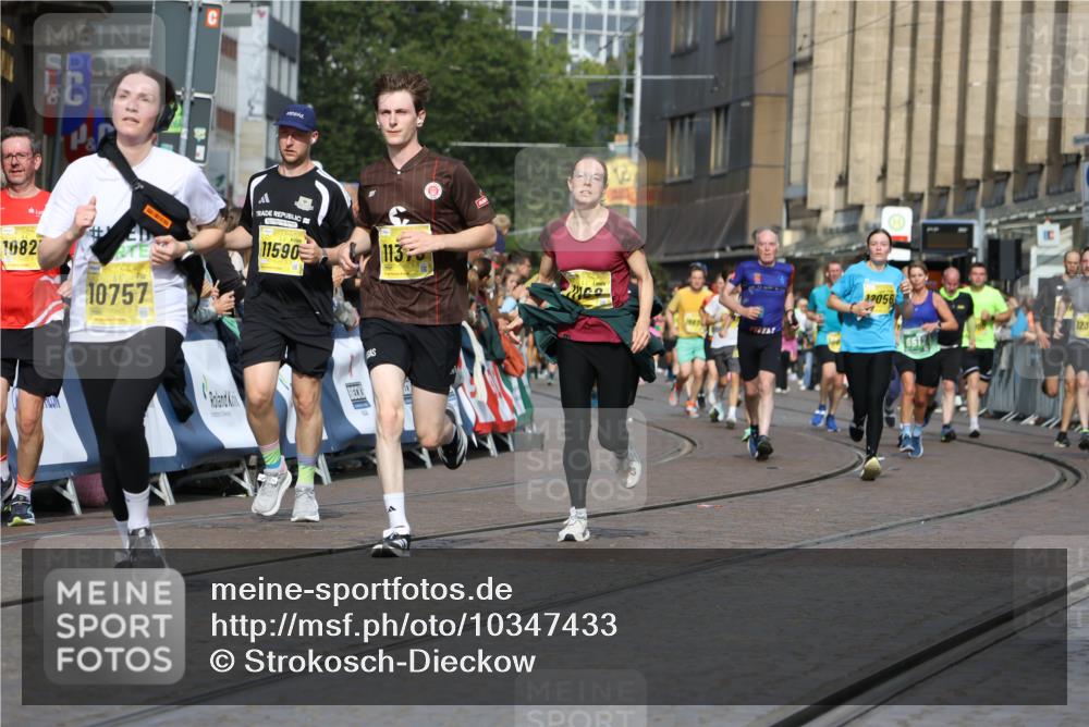 13.09.2026 - 21. swb-Marathon Bremen Strokosch-Dieckow http://msf.ph/oto/10347433 13.09.2026 10:53:30 Ziel 10284, 10448, 10585, 10714, 11012, 11238, 11282, 11575, 12040, 12170, 12275, 12369, 12398, 12461, 10141, 10174, 10222, 10227, 10478, 10479, 10626, 10838, 10845, 10905, 11242, 11446, 11502, 11800, 11950, 12119, 12331, 12341, 13597 meine-sportfotos.de