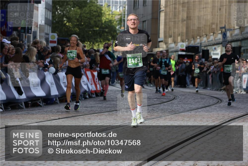 13.09.2026 - 21. swb-Marathon Bremen Strokosch-Dieckow http://msf.ph/oto/10347568 13.09.2026 13:28:26 Ziel 488, 1343, 3114, 3334, 3480, 4506, 5360, 5889, 6182, 7926, 8188, 8656, 9145, 9167, 9168, 9543, 9738, 9881, 13069, 613, 1239, 1914, 2764, 3028, 4102, 4250, 4564, 5683, 6914, 6957, 8483, 8938, 9176, 13012 meine-sportfotos.de