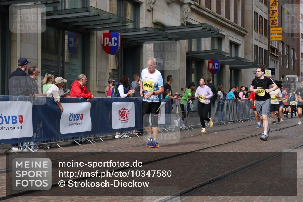 13.09.2026 - 21. swb-Marathon Bremen Strokosch-Dieckow http://msf.ph/oto/10347580 13.09.2026 11:10:47 Ziel 10148, 10163, 10313, 10419, 10527, 10547, 10611, 10644, 10653, 10792, 10841, 11043, 11062, 11141, 11231, 11237, 11483, 11679, 11691, 11745, 11756, 11993, 12148, 12396, 12401, 12507, 10002, 10148, 10247, 10422, 10461, 10462, 10719, 10768, 10791, 10911, 11047, 11283, 11298, 11300, 11309, 11327, 11335, 11465, 11513, 11583, 11736, 11756, 11846, 11982, 12183, 12227, 12454 meine-sportfotos.de
