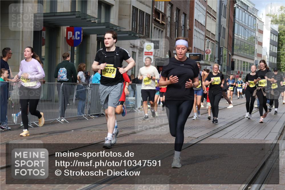 13.09.2026 - 21. swb-Marathon Bremen Strokosch-Dieckow http://msf.ph/oto/10347591 13.09.2026 11:10:48 Ziel 10163, 10313, 10419, 10527, 10547, 10611, 10644, 10653, 10792, 10841, 11043, 11062, 11141, 11231, 11237, 11483, 11679, 11691, 11745, 11993, 12148, 12396, 12401, 12507, 10002, 10148, 10247, 10422, 10461, 10462, 10547, 10719, 10768, 10791, 10911, 11047, 11283, 11298, 11300, 11309, 11327, 11335, 11465, 11513, 11583, 11736, 11756, 11846, 12183, 12227, 12454 meine-sportfotos.de