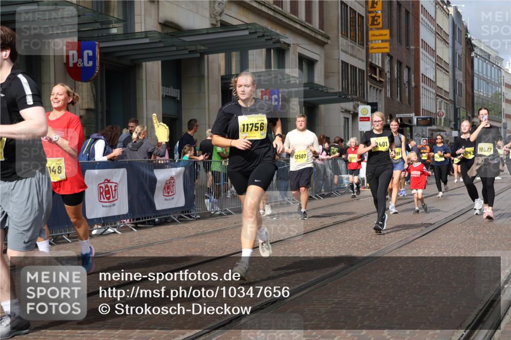 13.09.2026 - 21. swb-Marathon Bremen Strokosch-Dieckow http://msf.ph/oto/10347656 13.09.2026 11:10:50 Ziel 10313, 10419, 10527, 10611, 10644, 10653, 10792, 10841, 11043, 11062, 11141, 11231, 11237, 11458, 11483, 11679, 11691, 11745, 11993, 12148, 12396, 12401, 12507, 10148, 10163, 10247, 10422, 10461, 10462, 10547, 10768, 10911, 11043, 11047, 11283, 11298, 11300, 11309, 11327, 11335, 11465, 11513, 11583, 11736, 11756, 11846, 12183 meine-sportfotos.de