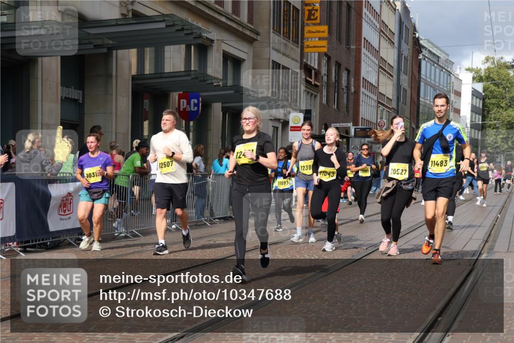 13.09.2026 - 21. swb-Marathon Bremen Strokosch-Dieckow http://msf.ph/oto/10347688 13.09.2026 11:10:51 Ziel 10313, 10419, 10527, 10611, 10644, 10653, 10792, 10841, 11062, 11141, 11231, 11237, 11458, 11483, 11679, 11691, 11745, 11993, 12148, 12396, 12401, 12507, 10148, 10163, 10247, 10422, 10461, 10462, 10547, 10768, 10792, 10911, 11043, 11047, 11283, 11298, 11300, 11309, 11327, 11335, 11465, 11513, 11583, 11736, 11756, 11846, 12183 meine-sportfotos.de
