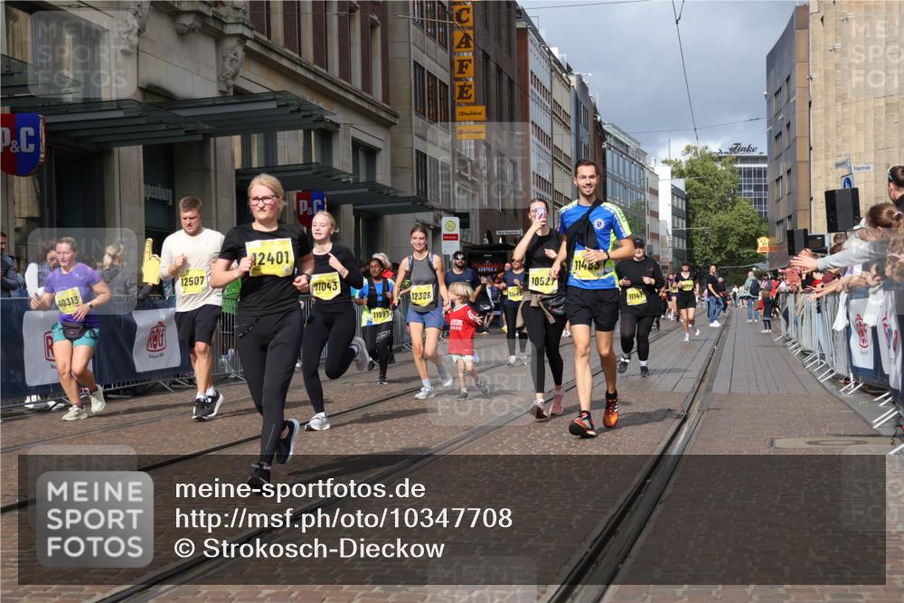 13.09.2026 - 21. swb-Marathon Bremen Strokosch-Dieckow http://msf.ph/oto/10347708 13.09.2026 11:10:52 Ziel 10313, 10419, 10527, 10611, 10644, 10653, 10841, 11062, 11141, 11231, 11237, 11458, 11483, 11679, 11691, 11745, 11993, 12148, 12396, 12401, 12507, 10148, 10163, 10247, 10422, 10461, 10462, 10547, 10768, 10792, 10911, 11043, 11047, 11283, 11298, 11300, 11309, 11327, 11335, 11465, 11513, 11583, 11736, 11756, 11846, 12183 meine-sportfotos.de