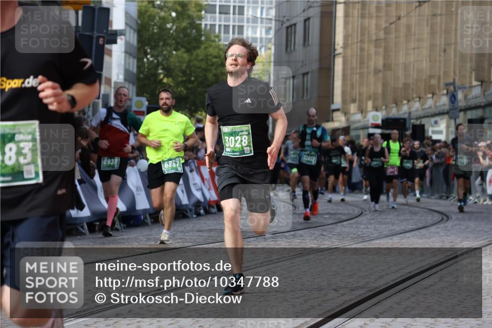 13.09.2026 - 21. swb-Marathon Bremen Strokosch-Dieckow http://msf.ph/oto/10347788 13.09.2026 13:28:30 Ziel 1343, 1460, 2977, 3114, 3334, 4506, 5250, 5360, 5889, 6182, 7926, 8656, 9167, 9168, 9543, 9738, 9881, 613, 1914, 2764, 3028, 3348, 4102, 4564, 6914, 6957, 7263, 7527, 8938, 9176, 13012 meine-sportfotos.de