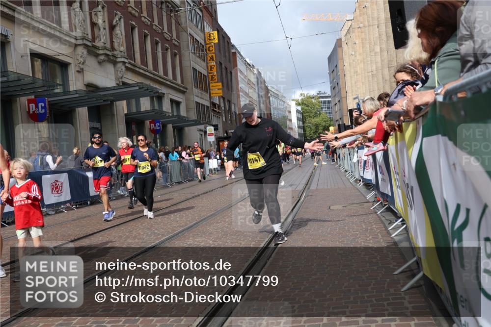 13.09.2026 - 21. swb-Marathon Bremen Strokosch-Dieckow http://msf.ph/oto/10347799 13.09.2026 11:10:57 Ziel 10313, 10419, 10527, 10611, 10644, 11036, 11062, 11141, 11216, 11231, 11458, 11483, 11679, 11691, 11745, 11870, 12126, 12148, 12396, 12401, 12464, 12507, 10148, 10163, 10461, 10462, 10547, 10653, 10792, 10841, 10911, 11043, 11047, 11237, 11309, 11327, 11335, 11465, 11513, 11583, 11691, 11736, 11756, 11846, 11993, 12401 meine-sportfotos.de