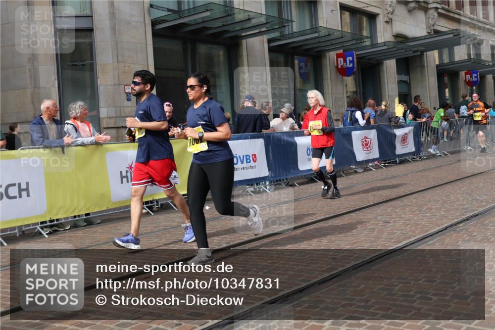 13.09.2026 - 21. swb-Marathon Bremen Strokosch-Dieckow http://msf.ph/oto/10347831 13.09.2026 11:10:59 Ziel 10313, 10419, 10611, 10644, 11036, 11062, 11141, 11216, 11231, 11458, 11679, 11745, 11870, 12126, 12148, 12396, 12464, 12507, 12508, 10148, 10163, 10461, 10462, 10527, 10547, 10653, 10792, 10841, 10911, 11043, 11047, 11237, 11309, 11327, 11335, 11465, 11483, 11513, 11583, 11691, 11756, 11846, 11993, 12401 meine-sportfotos.de