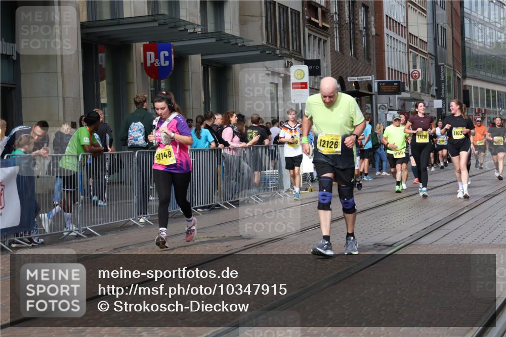 13.09.2026 - 21. swb-Marathon Bremen Strokosch-Dieckow http://msf.ph/oto/10347915 13.09.2026 11:11:05 Ziel 10155, 10419, 10510, 10511, 10546, 10611, 10977, 11036, 11062, 11216, 11231, 11289, 11458, 11533, 11679, 11702, 11745, 11870, 12126, 12148, 12220, 12311, 12396, 12464, 12508, 10148, 10163, 10313, 10461, 10462, 10527, 10547, 10644, 10653, 10792, 10841, 10911, 11043, 11062, 11141, 11237, 11327, 11335, 11465, 11483, 11513, 11679, 11691, 11756, 11993, 12401, 12507 meine-sportfotos.de