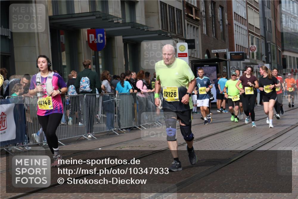 13.09.2026 - 21. swb-Marathon Bremen Strokosch-Dieckow http://msf.ph/oto/10347933 13.09.2026 11:11:06 Ziel 10155, 10419, 10510, 10511, 10546, 10611, 10977, 11036, 11216, 11231, 11289, 11458, 11533, 11702, 11745, 11870, 12126, 12148, 12220, 12286, 12311, 12336, 12396, 12464, 12508, 10148, 10163, 10313, 10461, 10462, 10527, 10547, 10644, 10653, 10792, 10841, 10911, 11043, 11062, 11141, 11237, 11335, 11465, 11483, 11513, 11679, 11691, 11756, 11993, 12401, 12507 meine-sportfotos.de