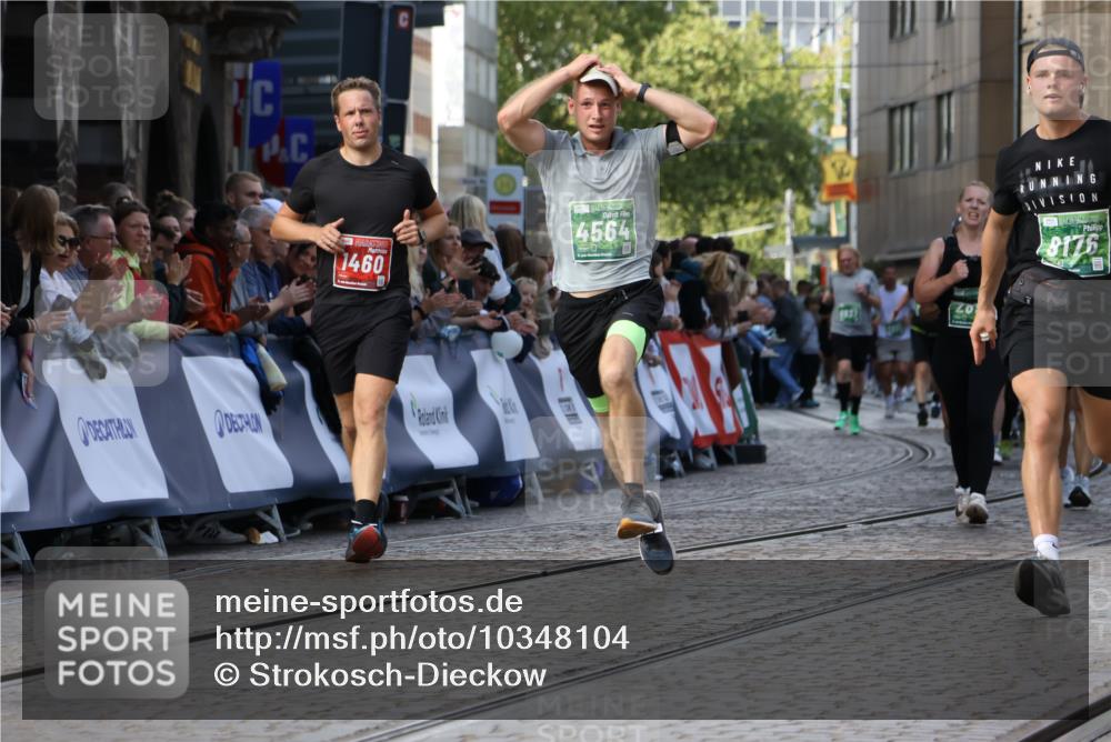 13.09.2026 - 21. swb-Marathon Bremen Strokosch-Dieckow http://msf.ph/oto/10348104 13.09.2026 13:28:38 Ziel 178, 210, 1380, 1460, 2047, 2977, 3114, 3294, 3334, 3597, 4250, 4506, 5250, 5360, 5683, 5889, 6182, 8429, 8570, 9064, 9167, 9168, 9543, 9549, 9738, 9881, 722, 2276, 2851, 2891, 3348, 3419, 3444, 3665, 4102, 4564, 5267, 5531, 5691, 6817, 6955, 7134, 7263, 7527, 9562, 13012, 13174 meine-sportfotos.de