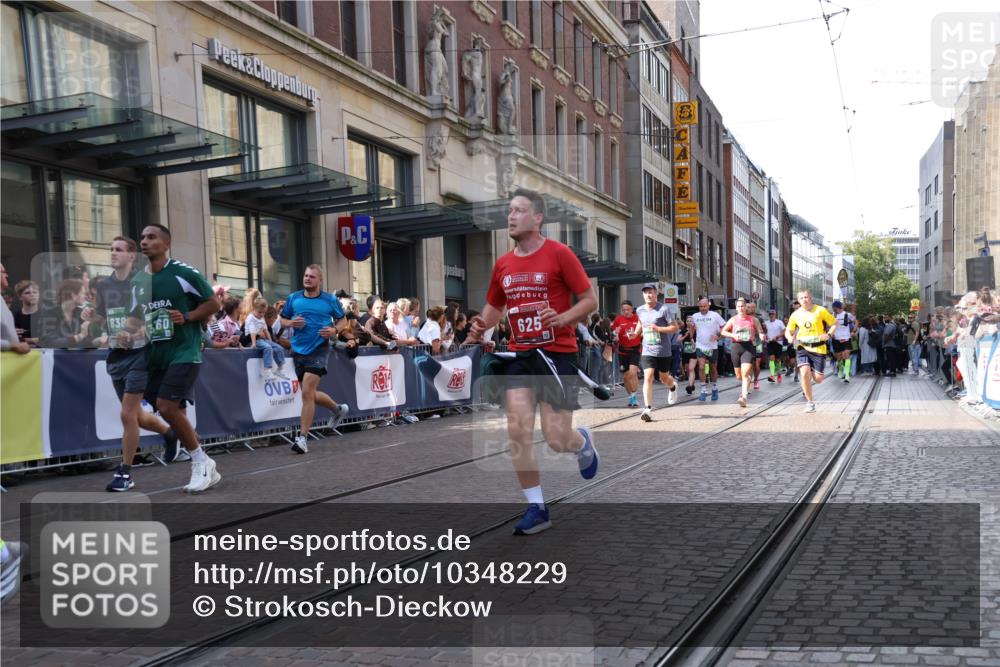 13.09.2026 - 21. swb-Marathon Bremen Strokosch-Dieckow http://msf.ph/oto/10348229 13.09.2026 13:30:43 Ziel 217, 244, 1189, 1398, 1479, 2513, 2802, 2902, 3360, 3800, 4251, 4647, 5600, 5681, 5802, 5846, 5900, 6307, 6419, 6732, 7198, 7359, 7637, 7760, 7798, 7882, 8097, 8382, 8543, 8616, 9274, 9290, 9507, 9653, 9767, 9937, 9958, 9962, 9969, 9976, 9977, 13152, 13215, 625, 800, 834, 1067, 1533, 1771, 1841, 1926, 1941, 2369, 2452, 2723, 2985, 3163, 3164, 3425, 4058, 4206, 4332, 4342, 4415, 4425, 4748, 4757, 4920, 5506, 5551, 5802, 7821, 8090, 8169, 8314 meine-sportfotos.de
