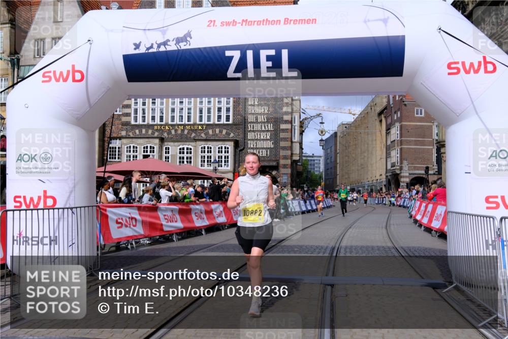 13.09.2026 - 21. swb-Marathon Bremen Tim E. http://msf.ph/oto/10348236 13.09.2026 11:20:08 Ziel 10430, 10882, 11457, 11546, 12472 meine-sportfotos.de