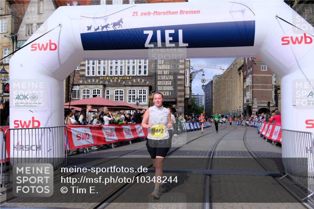 13.09.2026 - 21. swb-Marathon Bremen Tim E. http://msf.ph/oto/10348244 13.09.2026 11:20:08 Ziel 10430, 10882, 11457, 11546, 12472 meine-sportfotos.de