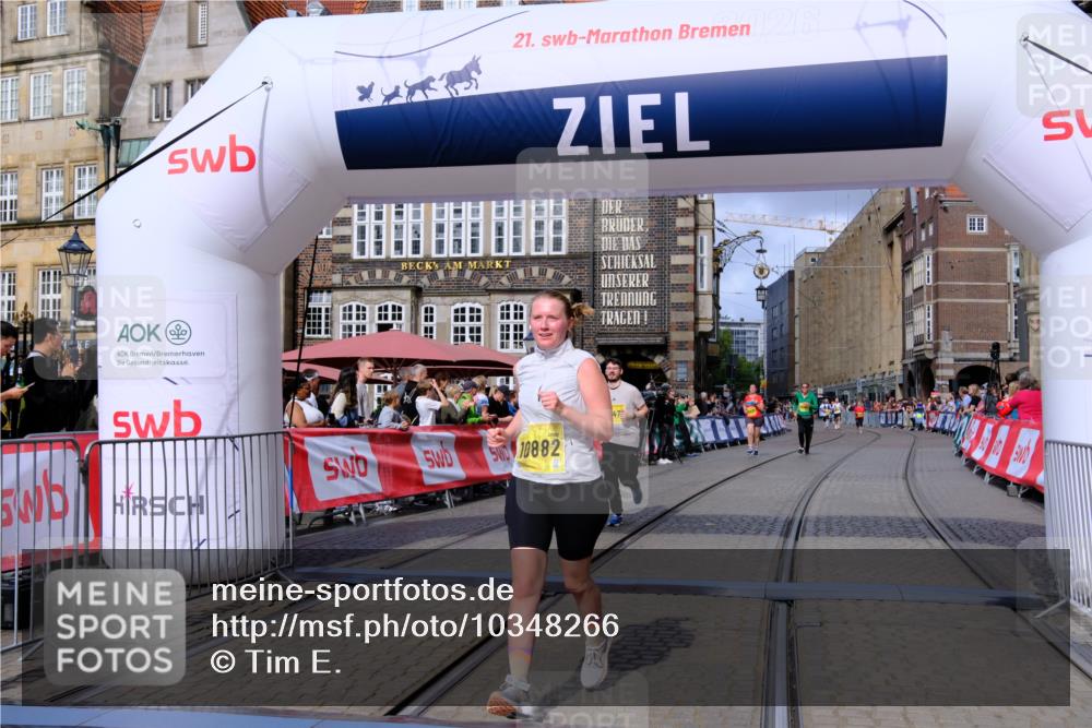13.09.2026 - 21. swb-Marathon Bremen Tim E. http://msf.ph/oto/10348266 13.09.2026 11:20:09 Ziel 10430, 10882, 11546, 12472 meine-sportfotos.de