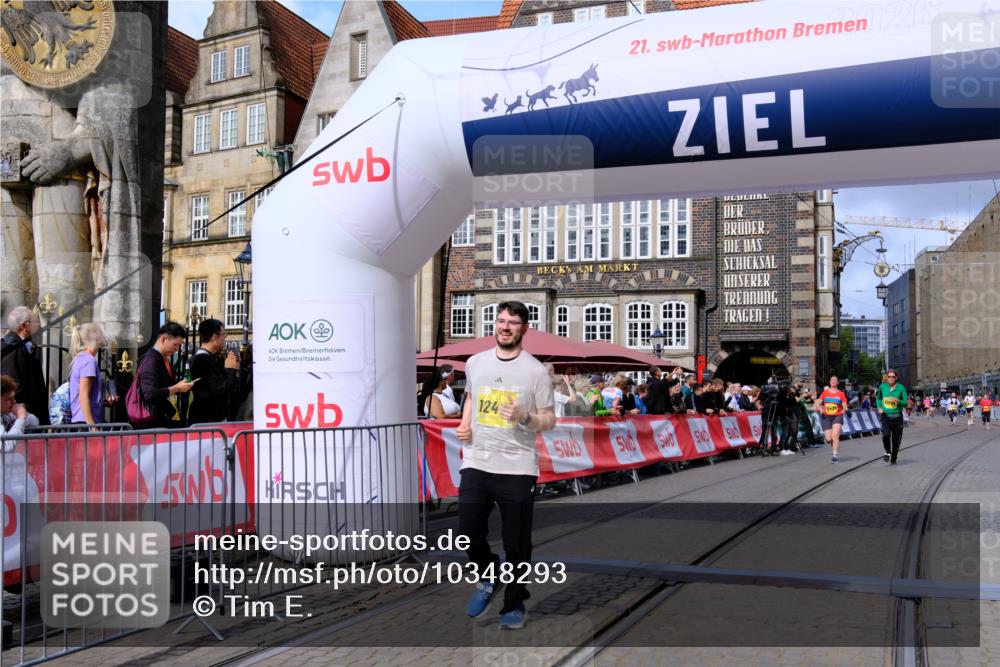13.09.2026 - 21. swb-Marathon Bremen Tim E. http://msf.ph/oto/10348293 13.09.2026 11:20:11 Ziel 10430, 10882, 11546, 12472 meine-sportfotos.de
