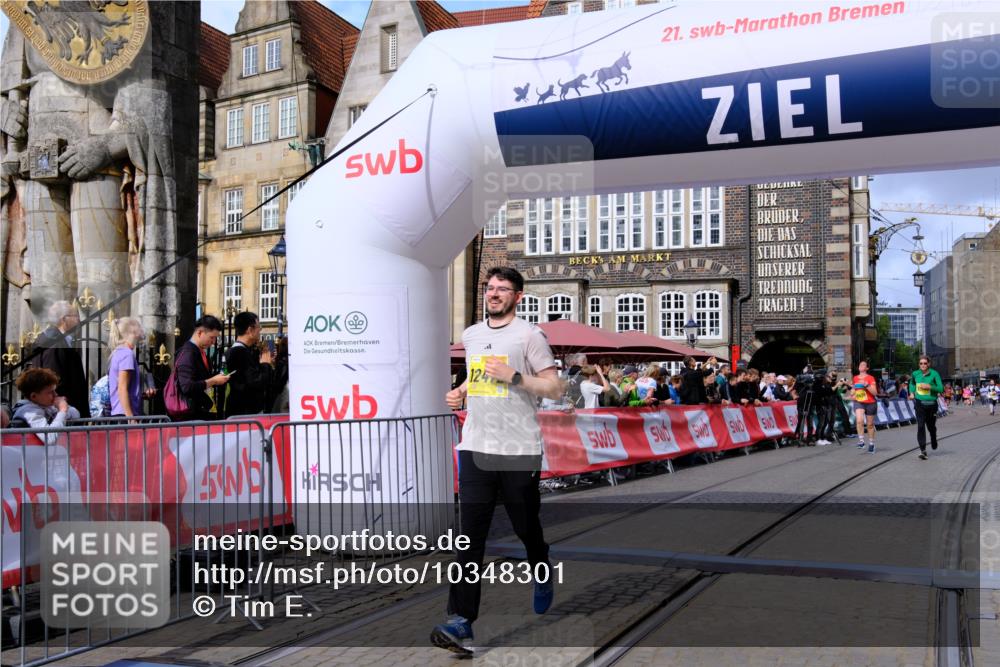 13.09.2026 - 21. swb-Marathon Bremen Tim E. http://msf.ph/oto/10348301 13.09.2026 11:20:11 Ziel 10430, 10882, 11546, 12472 meine-sportfotos.de