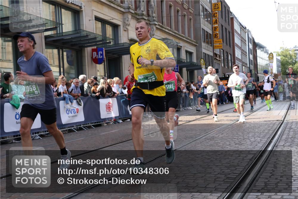 13.09.2026 - 21. swb-Marathon Bremen Strokosch-Dieckow http://msf.ph/oto/10348306 13.09.2026 13:30:46 Ziel 217, 244, 1189, 1398, 1479, 2244, 2513, 2802, 2902, 3360, 3762, 3800, 4251, 4647, 5600, 5673, 5846, 6307, 6419, 6619, 6732, 7198, 7359, 7637, 7760, 7798, 7812, 7882, 8097, 8382, 8543, 8616, 9274, 9290, 9337, 9507, 9767, 9937, 9958, 9962, 9969, 9976, 9977, 13152, 13215, 625, 800, 834, 1067, 1533, 1771, 1841, 1926, 1941, 2369, 2452, 2723, 2985, 3163, 3164, 3425, 4058, 4206, 4332, 4342, 4415, 4425, 4748, 4757, 4920, 5506, 5551, 5681, 5802, 7821 meine-sportfotos.de