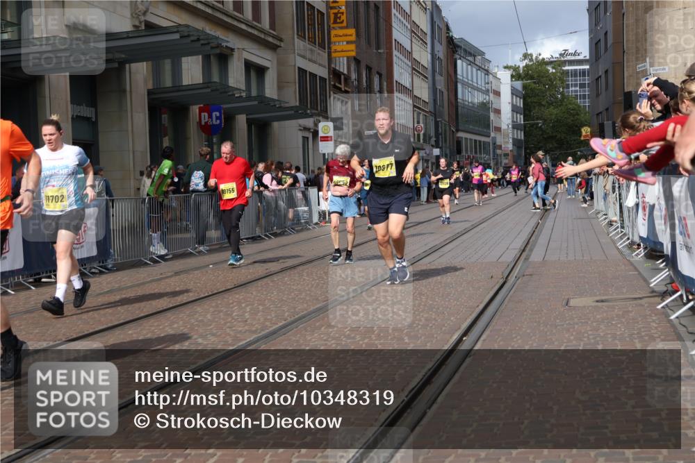 13.09.2026 - 21. swb-Marathon Bremen Strokosch-Dieckow http://msf.ph/oto/10348319 13.09.2026 11:11:22 Ziel 10155, 10510, 10511, 10546, 10552, 10616, 10977, 11239, 11289, 11533, 11702, 11927, 12082, 12220, 12286, 12311, 12336, 12508, 12553, 10313, 10419, 10527, 10611, 10644, 11036, 11062, 11141, 11216, 11231, 11458, 11483, 11679, 11691, 11745, 11870, 12126, 12148, 12396, 12401, 12464, 12507 meine-sportfotos.de