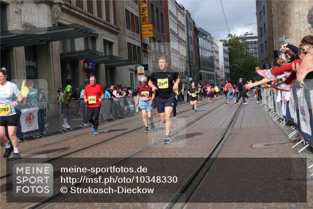 13.09.2026 - 21. swb-Marathon Bremen Strokosch-Dieckow http://msf.ph/oto/10348330 13.09.2026 11:11:22 Ziel 10155, 10510, 10511, 10546, 10552, 10616, 10977, 11239, 11289, 11533, 11702, 11927, 12082, 12220, 12286, 12311, 12336, 12508, 12553, 10313, 10419, 10527, 10611, 10644, 11036, 11062, 11141, 11216, 11231, 11458, 11483, 11679, 11691, 11745, 11870, 12126, 12148, 12396, 12401, 12464, 12507 meine-sportfotos.de