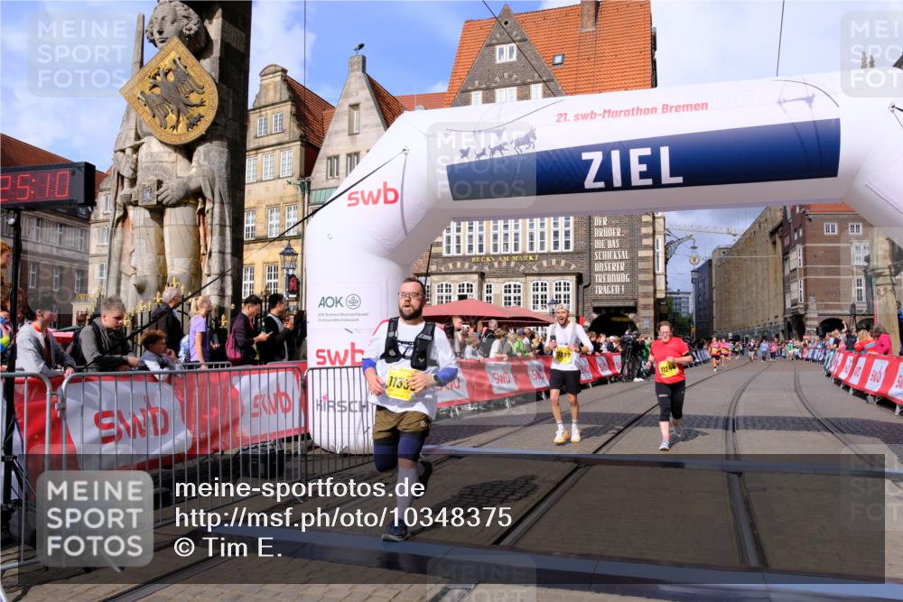 13.09.2026 - 21. swb-Marathon Bremen Tim E. http://msf.ph/oto/10348375 13.09.2026 11:20:27 Ziel 10430, 11244, 11333, 11337, 11546, 12374 meine-sportfotos.de
