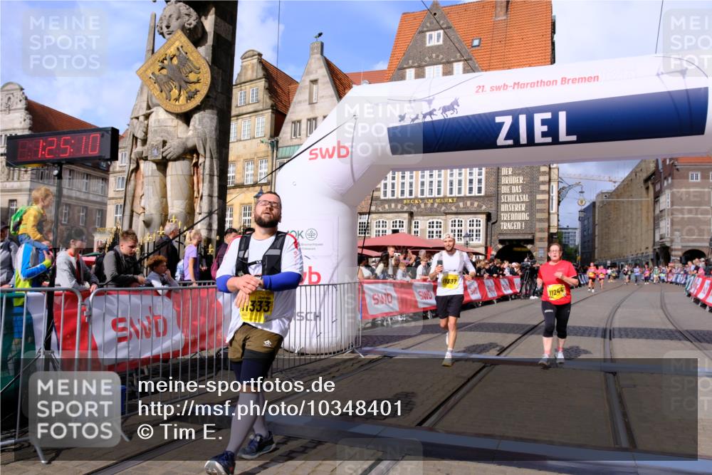 13.09.2026 - 21. swb-Marathon Bremen Tim E. http://msf.ph/oto/10348401 13.09.2026 11:20:27 Ziel 10430, 11244, 11333, 11337, 11546, 12374 meine-sportfotos.de