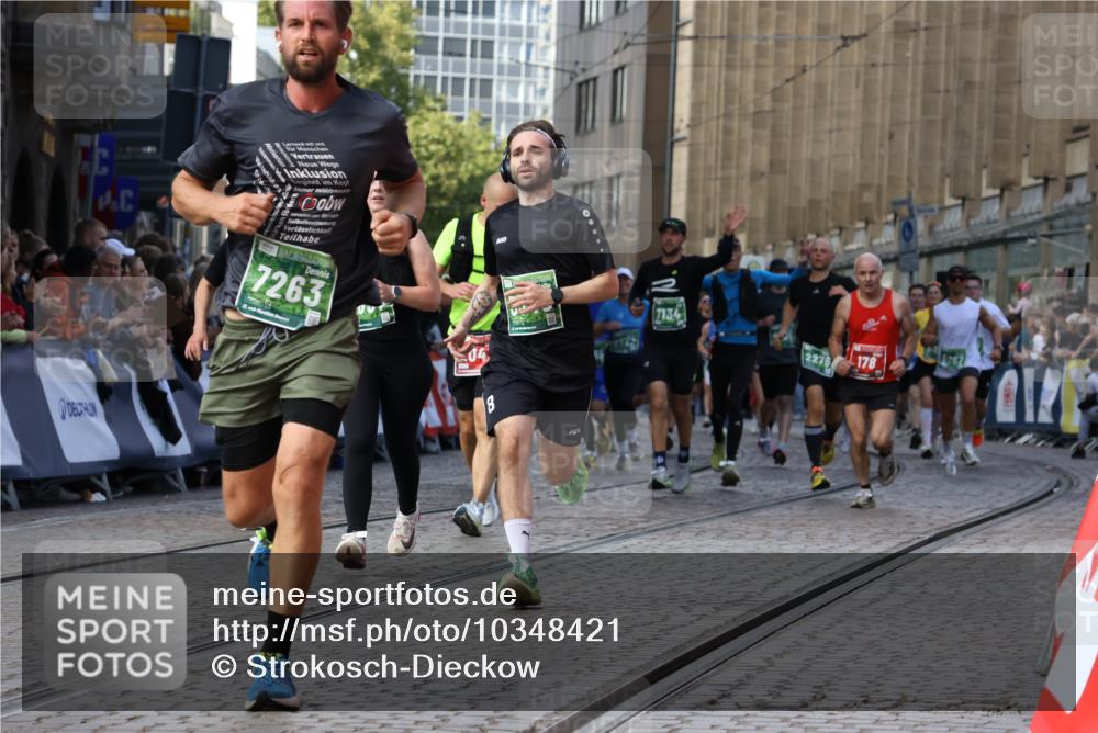 13.09.2026 - 21. swb-Marathon Bremen Strokosch-Dieckow http://msf.ph/oto/10348421 13.09.2026 13:28:42 Ziel 178, 210, 1239, 1380, 1460, 2047, 2764, 2977, 3114, 3294, 3334, 3597, 4250, 4506, 5250, 5683, 5889, 6182, 8429, 8483, 8570, 9064, 9549, 9738, 430, 722, 725, 1014, 2276, 2378, 2851, 2891, 3348, 3419, 3444, 3665, 5267, 5531, 5691, 5865, 6099, 6817, 6937, 6955, 7134, 7263, 7527, 8985, 9562, 13174 meine-sportfotos.de