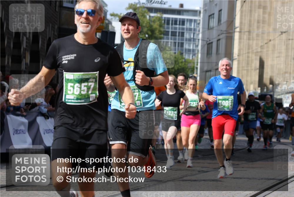 13.09.2026 - 21. swb-Marathon Bremen Strokosch-Dieckow http://msf.ph/oto/10348433 13.09.2026 13:32:45 Ziel 287, 1369, 1687, 2292, 2293, 2910, 2992, 3402, 3429, 3441, 3650, 3878, 3922, 4057, 4263, 4380, 4471, 4655, 4835, 5281, 6258, 6518, 6593, 6760, 6781, 6857, 6875, 6900, 7150, 7173, 7553, 7572, 7990, 8632, 8957, 9040, 9151, 9175, 9198, 9283, 9719, 9779, 13029, 13208, 13244, 891, 1532, 2638, 3167, 3404, 3773, 3902, 4194, 4233, 5009, 5090, 5706, 6018, 6786, 6941, 7756, 8506, 9406, 9745, 9829, 10048, 13039, 13146, 13164, 13232, 13234, 13247 meine-sportfotos.de