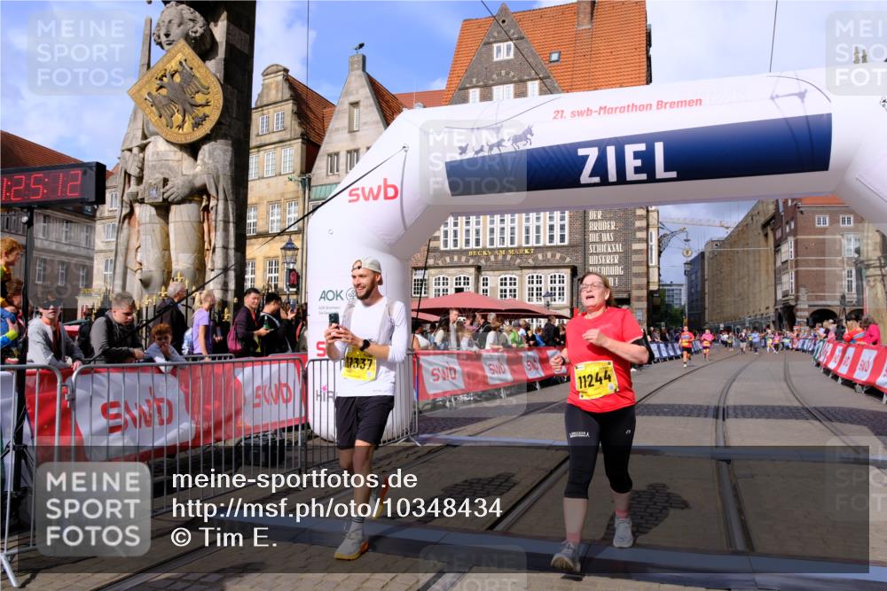 13.09.2026 - 21. swb-Marathon Bremen Tim E. http://msf.ph/oto/10348434 13.09.2026 11:20:28 Ziel 10430, 11244, 11333, 11337, 12374 meine-sportfotos.de